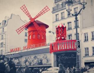¿Cuál es la diferencia entre el Moulin Rouge y otros musicales similares en París?