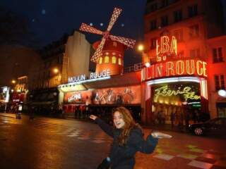 Noche romántica en París, cena, crucero y espectáculo de cabaret